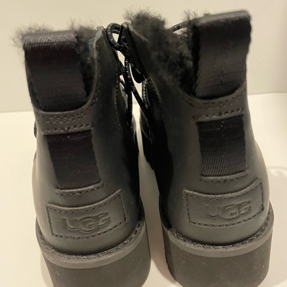 UGG Boots Size 6 Women’s (Like New) - Picture 5 of 16